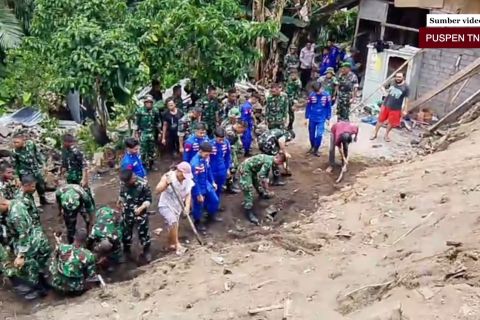 TNI respons cepat bencana gempa M 7,6 di Sulawesi Utara