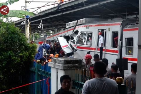 Usai kecelakaan KA di Bekasi, AHY soroti bahaya lintasan sebidang