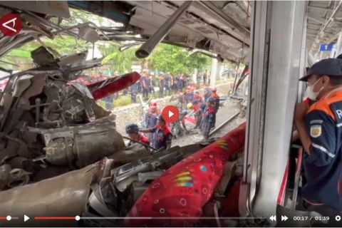 Operasi SAR kecelakaan kereta di Stasiun Bekasi Timur resmi dihentikan - VIDEO