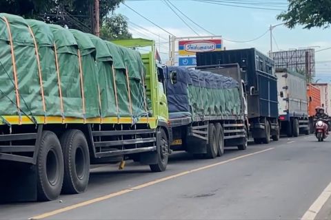 Cuaca buruk sebabkan antrean pajang di Pelabuhan Ketapang Banyuwangi