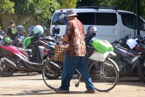 Disabilitas dan lansia Kota Pontianak terima bantuan nutrisi ATENSI