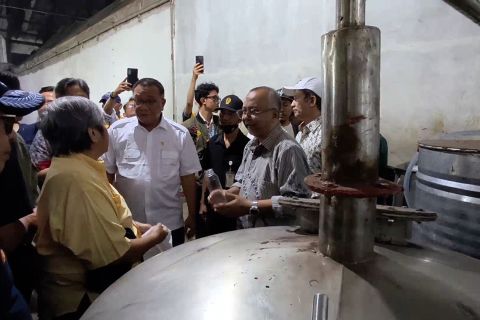 Menteri LH tinjau produksi bioetanol dari sampah di Kota Bandung