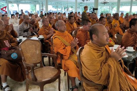 Sampai di Solo, Biksu Thudong kunjungi Pura Mangkunegaran