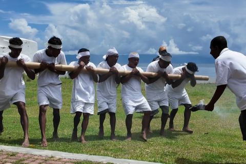 Bambu Gila dari Maluku, saat bambu digerakkan kekuatan tak kasat mata