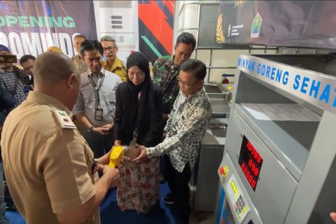 Pom minyak goreng hadir di Kota Malang, warga bisa beli mulai Rp2.000