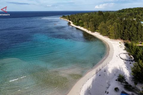 Pantai Baikolet tawarkan pesona wisata bahari Pulau Buru