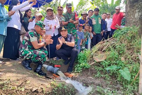 TMMD bangun pipanisasi untuk pengairan sawah petani di Cilegon