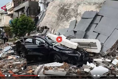 Ledakan rumah di Grand Polonia Medan diduga akibat kebocoran gas - VIDEO