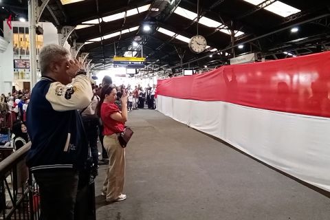 Daop 6 peringati HUT RI dengan pembentangan bendera sepanjang 25 meter