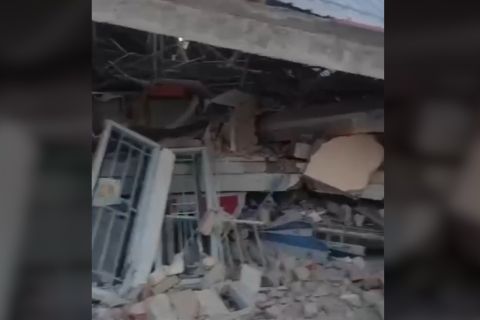 Hingga Sabtu sore, 38 orang meninggal akibat gempa M7,7 di NTT