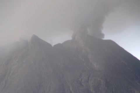 Erupsi abu vulkanik Gunung Sinabung capai ketinggian 1.000 meter