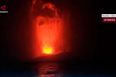 BNPB imbau tak ada aktivitas di radius 3 km dari Gunung Anak Krakatau