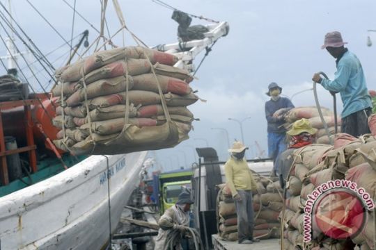 1.600 buruh bongkar muat Pelabuhan Cirebon menganggur