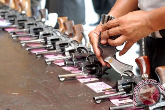 Polisi amankan sejumlah senjata di Kantor Pos Medan