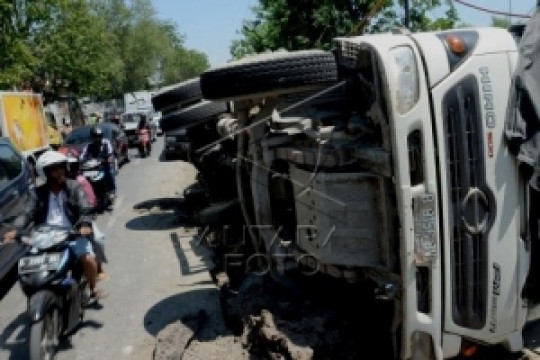 Polisi selidiki kelalaian kasus truk terguling tewaskan enam orang