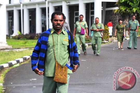 Papua siapkan  pengrajin noken untuk cendera mata PON 2020