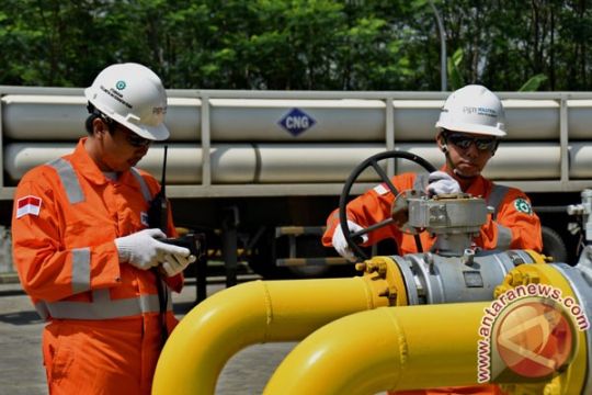 Pipa gas PGN Palembang semburkan api