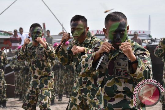 Korps Marinir TNI AL peringati HUT ke-71 bersama rakyat