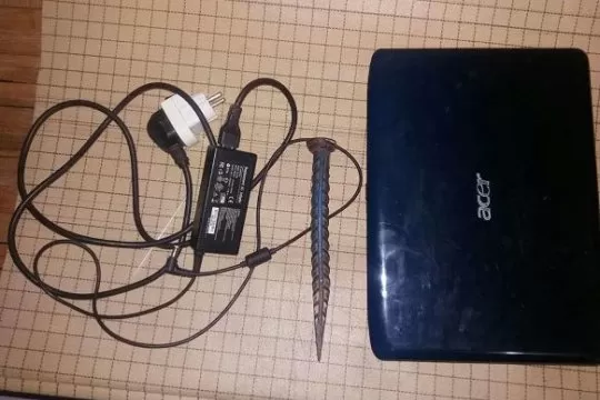 Cara merawat kabel charger laptop agar awet dan tahan lama