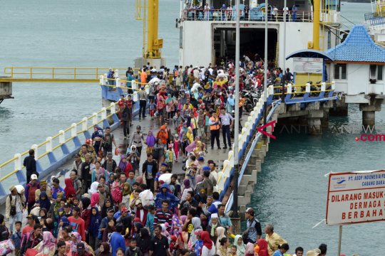 Paguyuban nakhoda kapal bantah pengungsi bayar sendiri