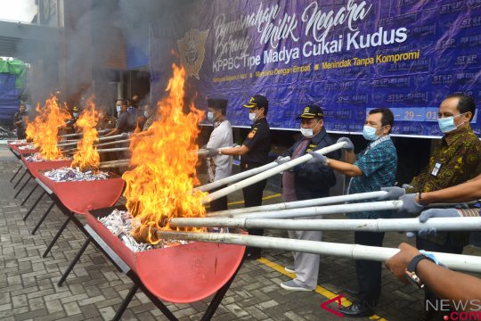 15,3 juta batang rokok ilegal dimusnahkan
