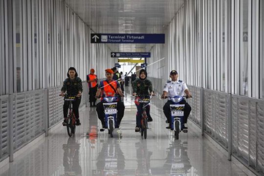 Jembatan penghubung Terminal Tirtonadi - Stasiun Balapan Page 1 Small