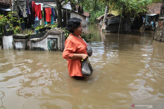 Dua sungai meluap, sejumlah daerah di Kediri terendam banjir