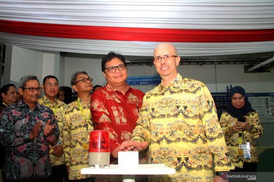 Menperin resmikan mesin baru industri kaca farmasi