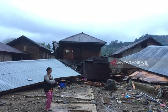 Ribuan korban banjir di Bengkulu Tengah butuh bantuan pangan dan tenda