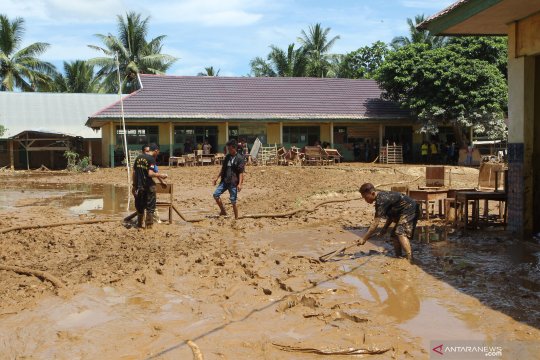 PWI-Palm Mukomuko salurkan bantuan untuk korban banjir