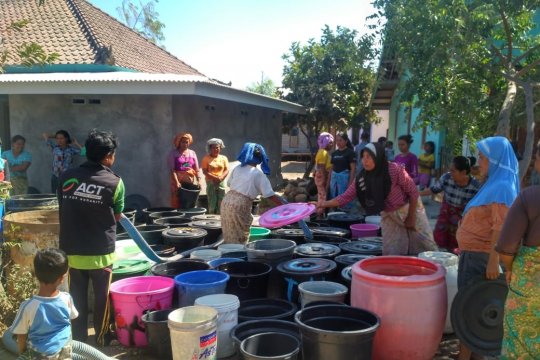 ACT distribusikan air bersih untuk warga Sekaroh terdampak kekeringan
