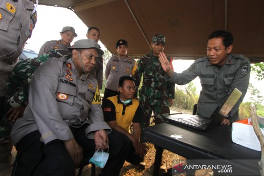 Kapolda Bersama Danrem Melakukan Pemadaman Karhutla
