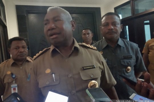 Gubernur Papua Barat kumpulkan bupati bahas penanganan mahasiswa