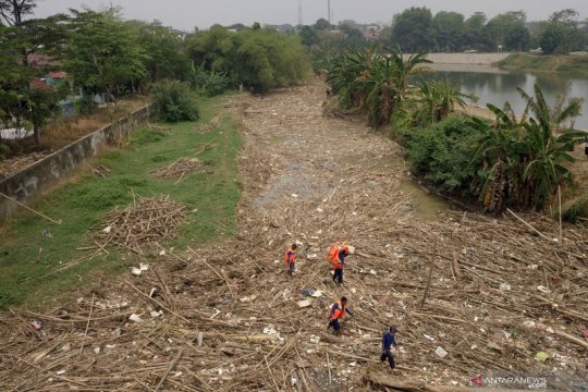 Sampah sungai Kota Bandung mencapai sekitar 18,5 ton per hari