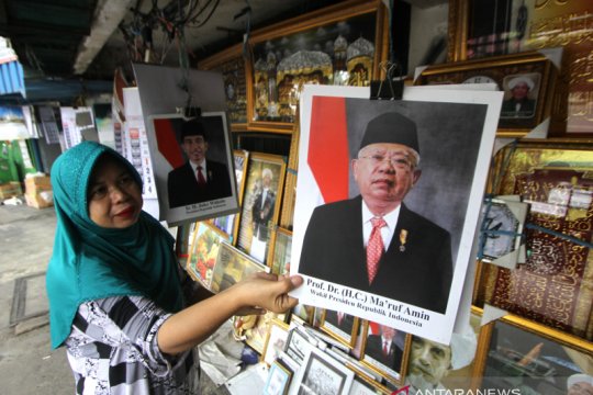 Penjualan Poster Jokowi-Maruf Amin