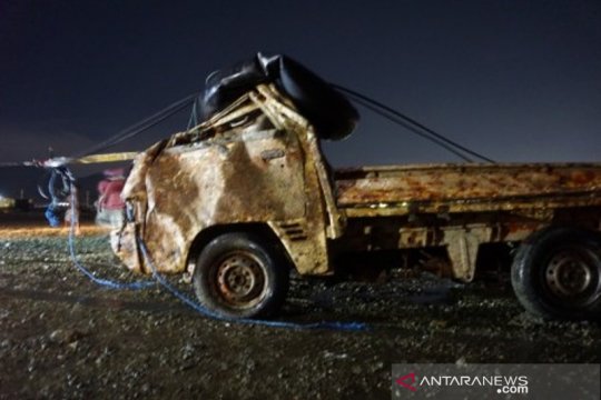 Evakuasi mobil korban tsunami