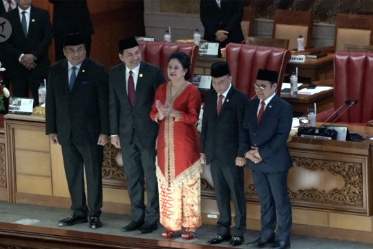 Pimpinan DPR periode 2019-2024 resmi dilantik