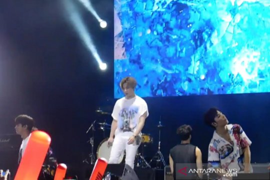 iKON tampil energik di Jakarta dan rayuan Junhoe di panggung (video)