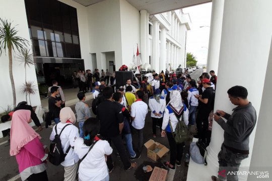 Buruh Batam tolak UMK 2020 dan kenaikan iuran BPJS Kesehatan