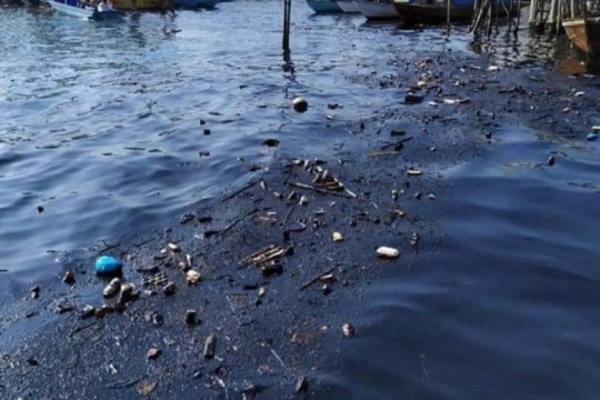 Warga keluhkan cemaran minyak di Perairan Pulau Belakangpadang