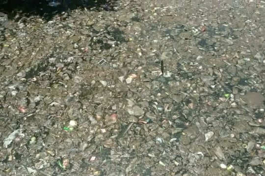 DLHK Kota Bandung perbanyak jaring sampah di sungai