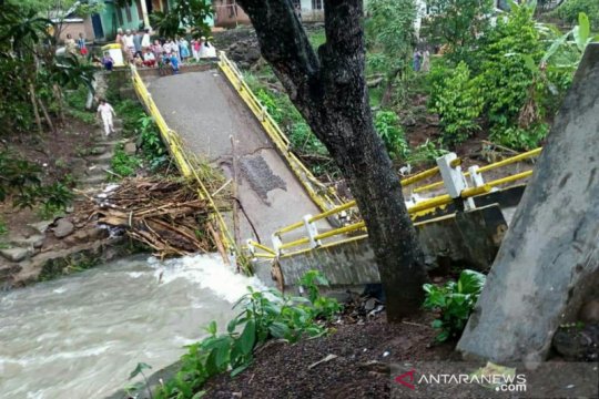 Banjir di Empat Lawang, dua jembatan putus dan tiga desa terendam