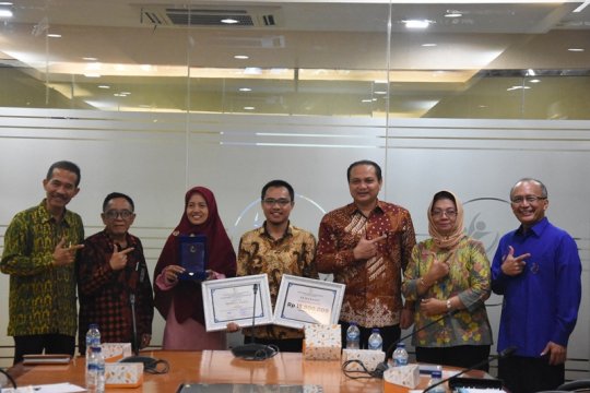 Ubah identitas, BNP2TKI serahkan penghargaan pemenang logo baru