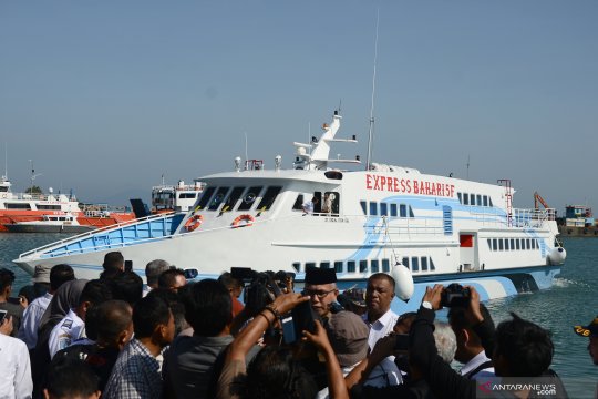 Pengunjung dan petugas adu mulut, kartu elektronik tidak bisa digunakan di Pelabuhan Ulee Lheue