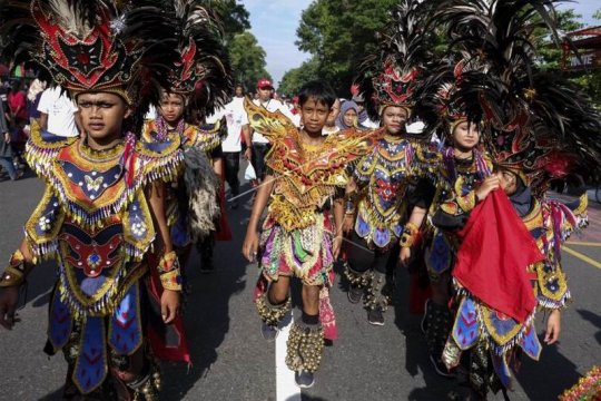 Pelestarian dan pengenalan seni tari tradisional Page 1 Small