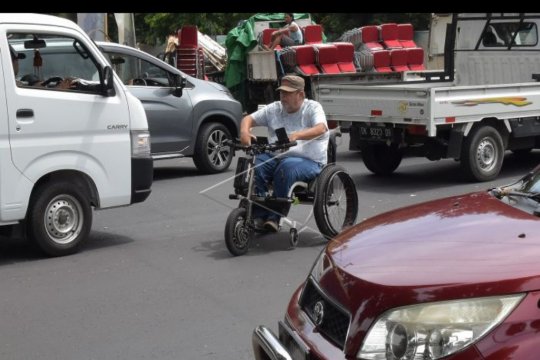 WNA ugal-ugalan di jalan raya