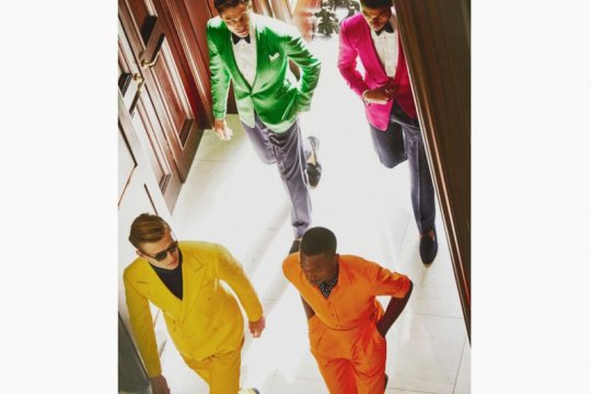 Ralph Lauren batalkan peragaan busana karena virus corona