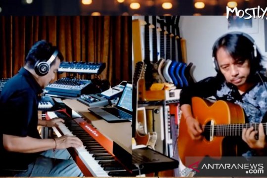 Nostalgia Indra Lesmana dan Dewa Budjana di Mostly Jazz Live Online