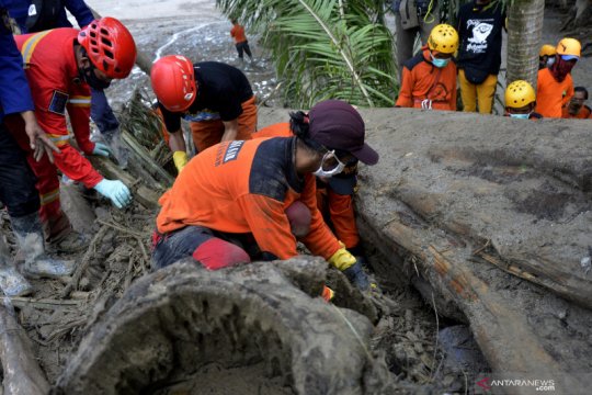 Pencarian korban banjir bandang di Kabupaten Luwu Utara