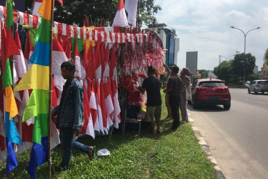 Pedagang bendera Page 1 Small